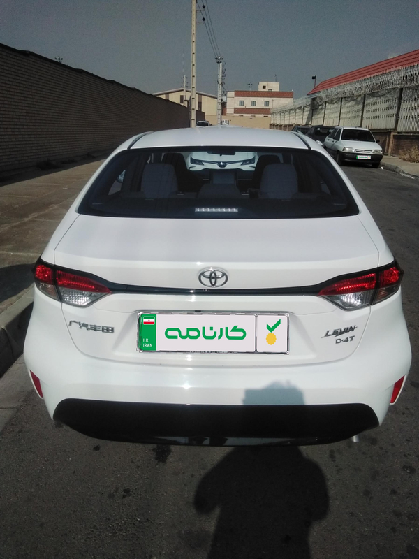تصویر تویوتا لوین بنزینی از نمای کلی