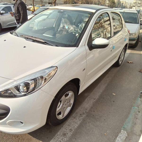 تصویر پژو 207i اتوماتیک MC از نمای کلی