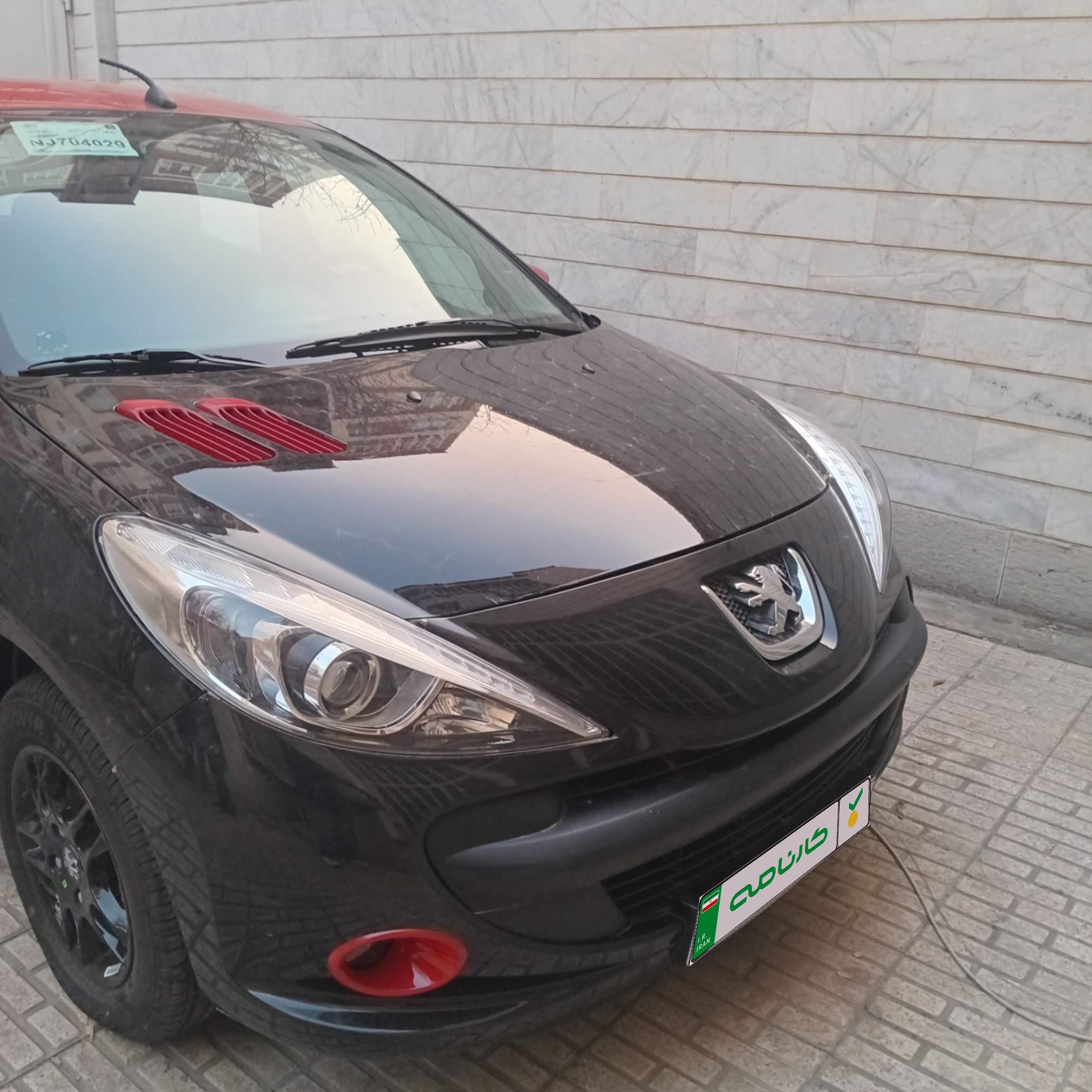 تصویر پژو 207i اتوماتیک MC از نمای کلی